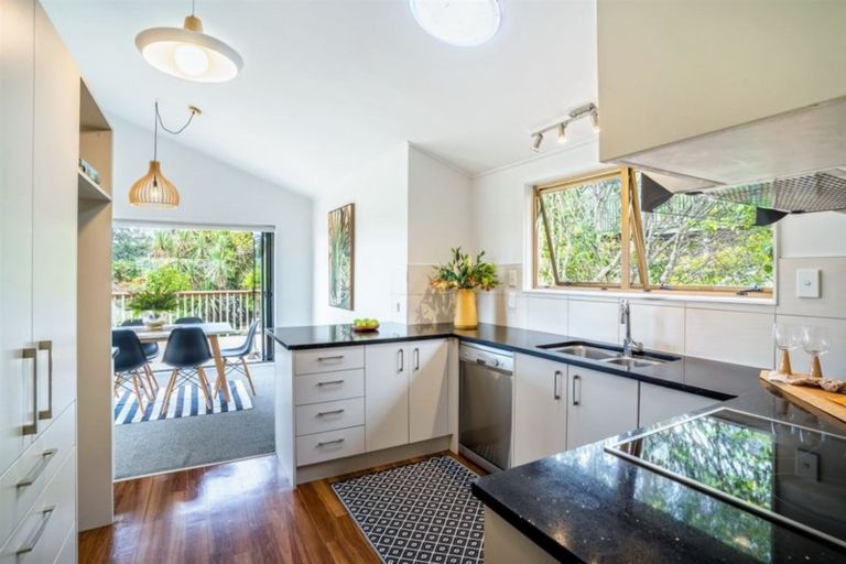Photo of property in 42 Deuxberry Avenue, Northcote, Auckland, 0627