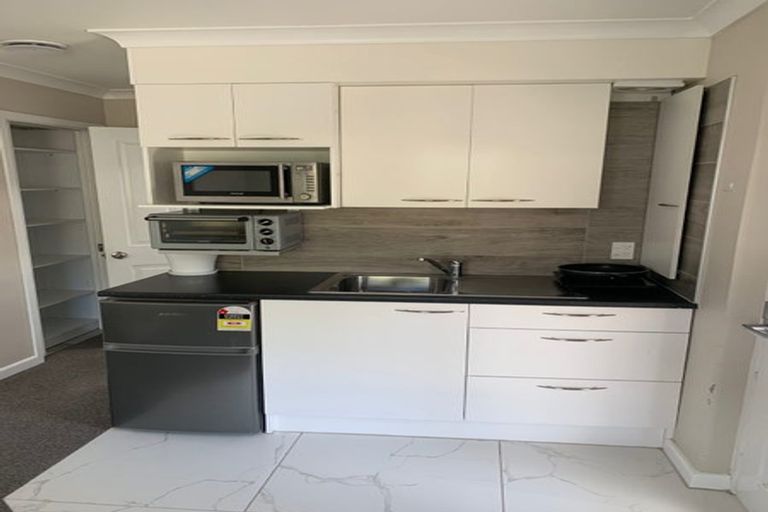 Photo of property in 7 Bishop Street, Green Bay, Auckland, 0604