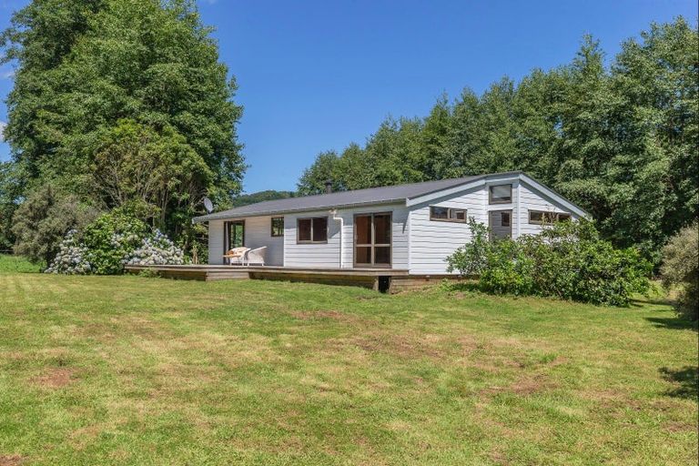 Photo of property in 277 North Manakau Road, Manakau, Levin, 5573