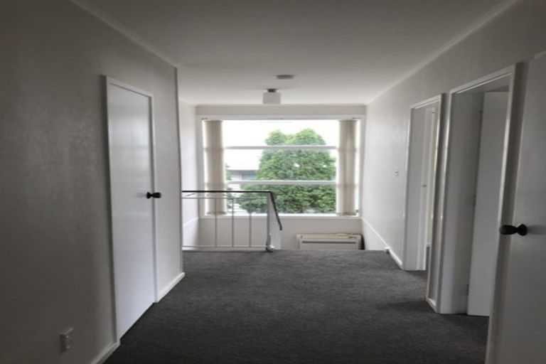 Photo of property in 6 Cherry Grove, Strathmore Park, Wellington, 6022