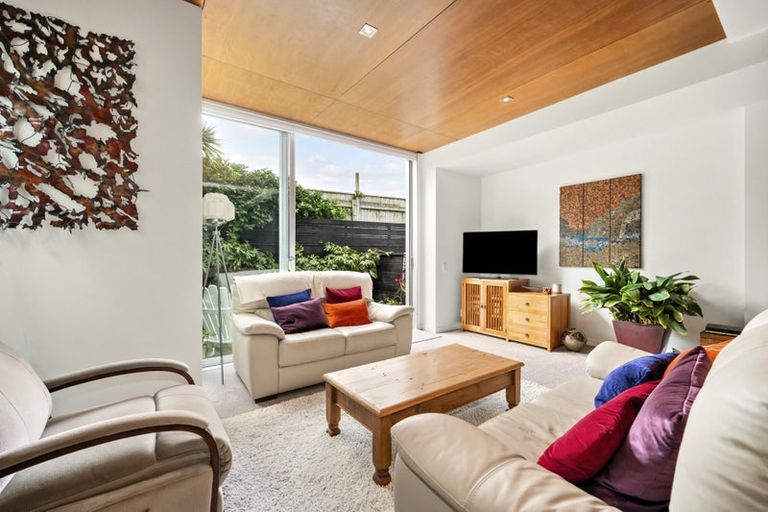 Photo of property in 5/3 Severn Street, Island Bay, Wellington, 6023