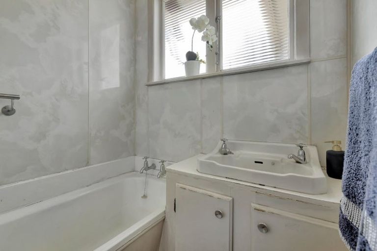 Photo of property in 195 South Road, Spotswood, New Plymouth, 4310