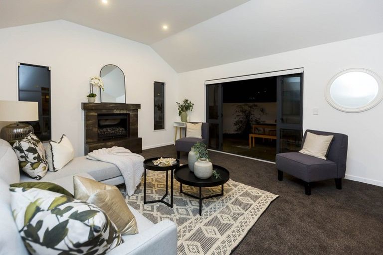 Photo of property in 1 Garrett Place, Riverstone Terraces, Upper Hutt, 5018