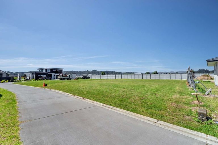 Photo of property in 8 Norma Way, Whitianga, 3510