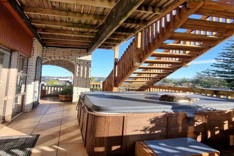 Photo of property in 75 Rosario Crescent, Red Beach, 0932