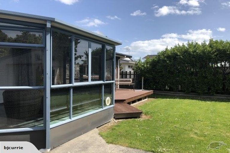 Photo of property in 60 John F Kennedy Drive, Milson, Palmerston North, 4414