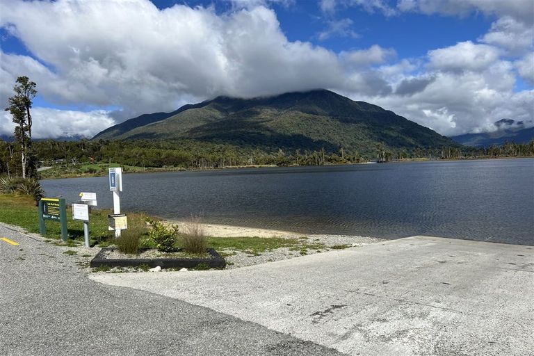 Photo of property in 8 Bellbird Close, Moana, 7875