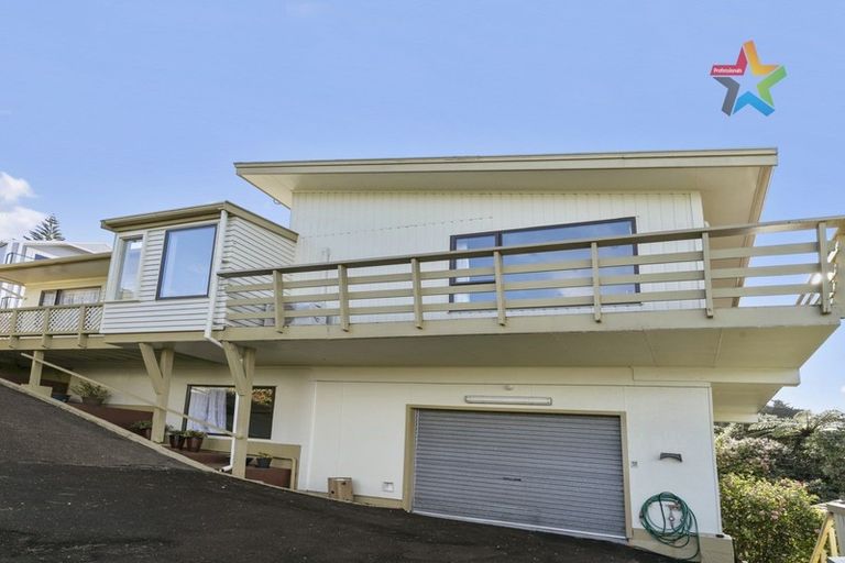 Photo of property in 10 Jacaranda Grove, Maungaraki, Lower Hutt, 5010