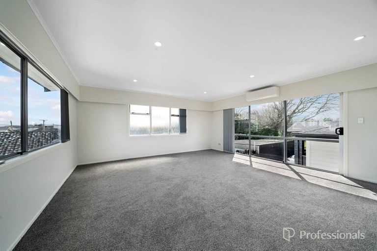 Photo of property in 17 Kohinoor Avenue, Mangere, Auckland, 2022