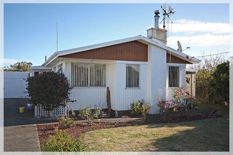 Photo of property in 12 Nuku Street, Tangimoana, 4822