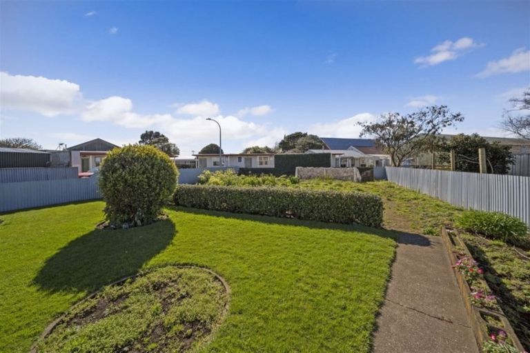 Photo of property in 12 Grey Street, Hawera, 4610