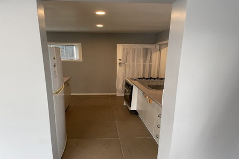 Photo of property in 2/65 Cliff View Drive, Green Bay, Auckland, 0604