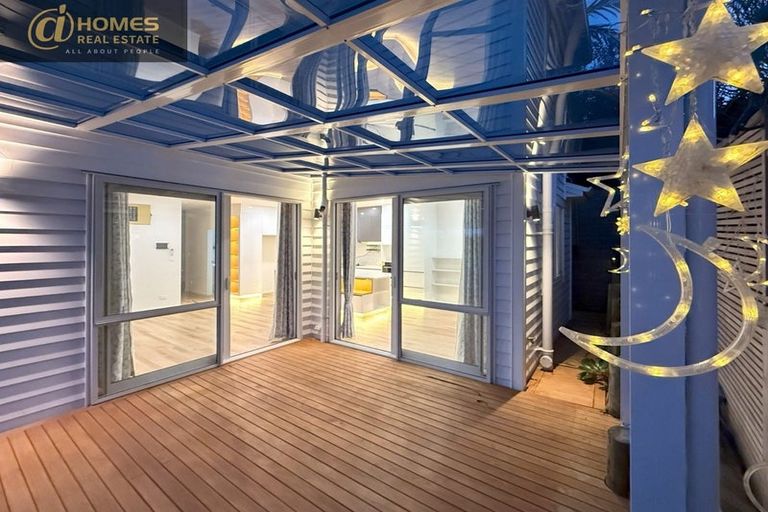 Photo of property in 56a Hogarth Rise, West Harbour, Auckland, 0618