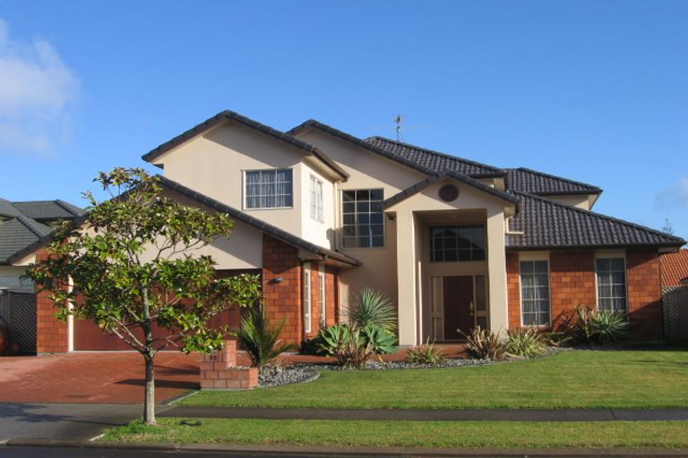 Photo of property in 52 Thornbury Crescent, East Tamaki Heights, Auckland, 2016