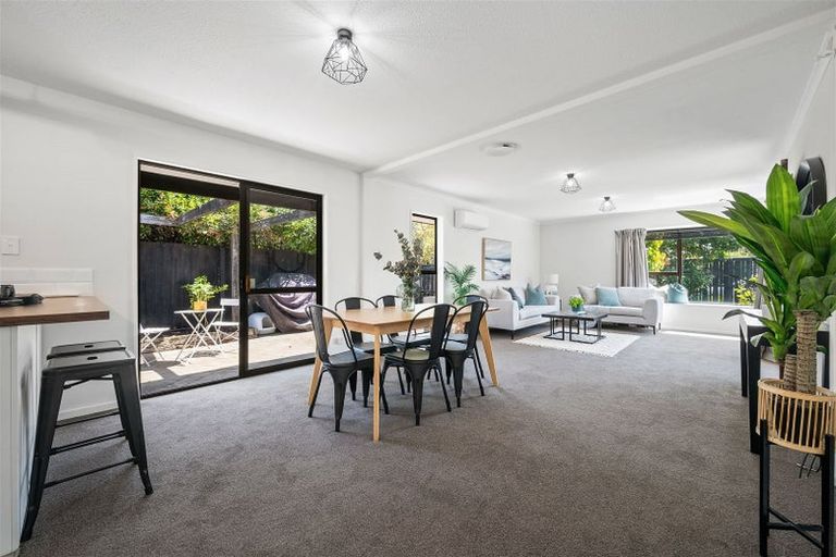 Photo of property in 92 Apsley Drive, Avonhead, Christchurch, 8042