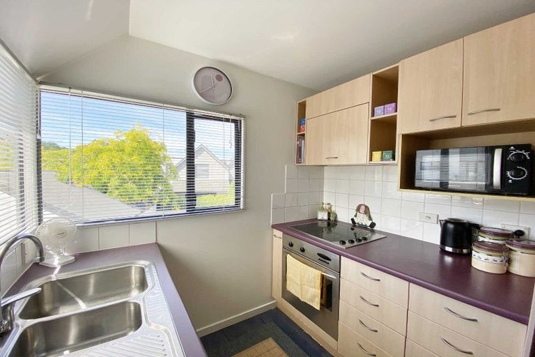 Photo of property in 7 Oakford Close, Riccarton, Christchurch, 8011