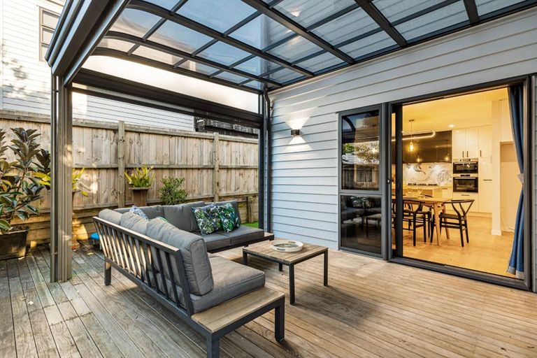 Photo of property in 49b Matipo Road, Te Atatu Peninsula, Auckland, 0610