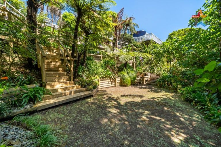 Photo of property in 14 Te Whiti Grove, Korokoro, Lower Hutt, 5012