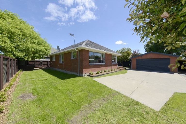 Photo of property in 6 Elwyn Place, Avonhead, Christchurch, 8042