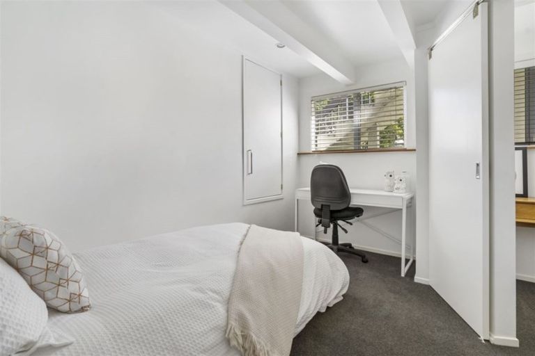 Photo of property in 2/84 Peach Road, Glenfield, Auckland, 0629