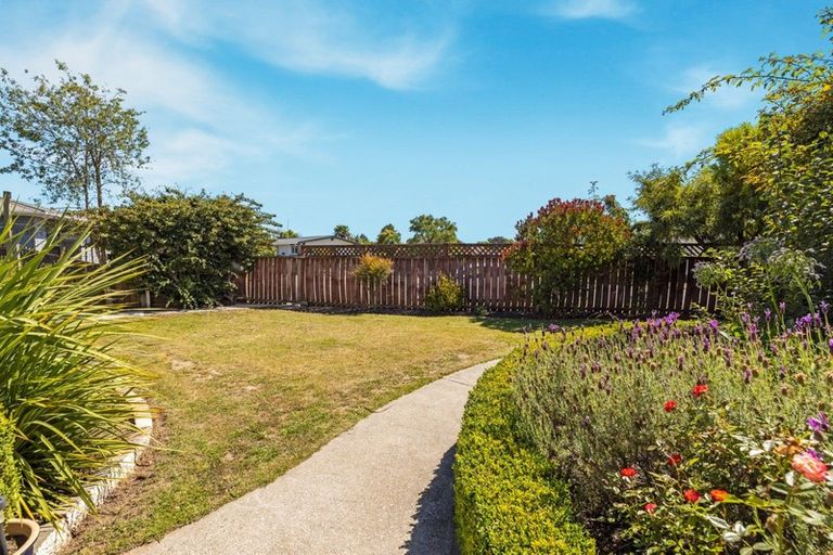 Photo of property in 9 Rosanna Place, Aranui, Christchurch, 8061