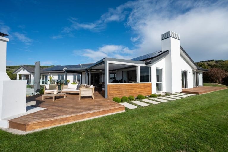 Photo of property in 92 Eskridge Drive, Eskdale, Napier, 4182