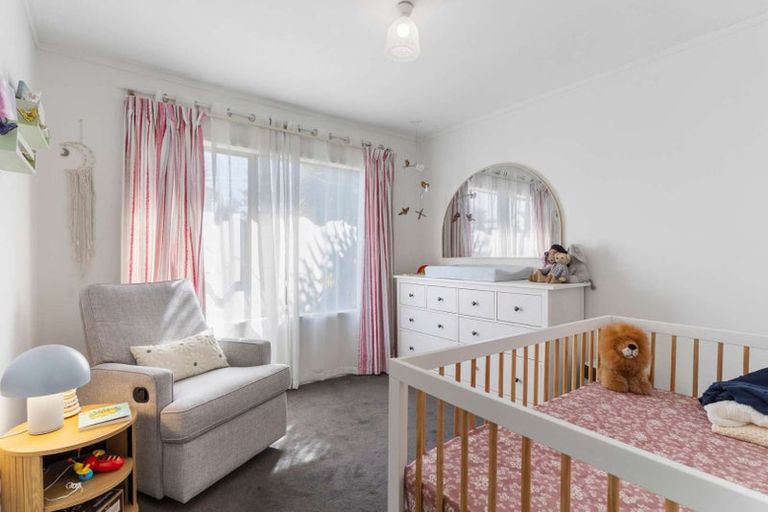 Photo of property in 2/13a Eskdale Road, Birkdale, Auckland, 0626