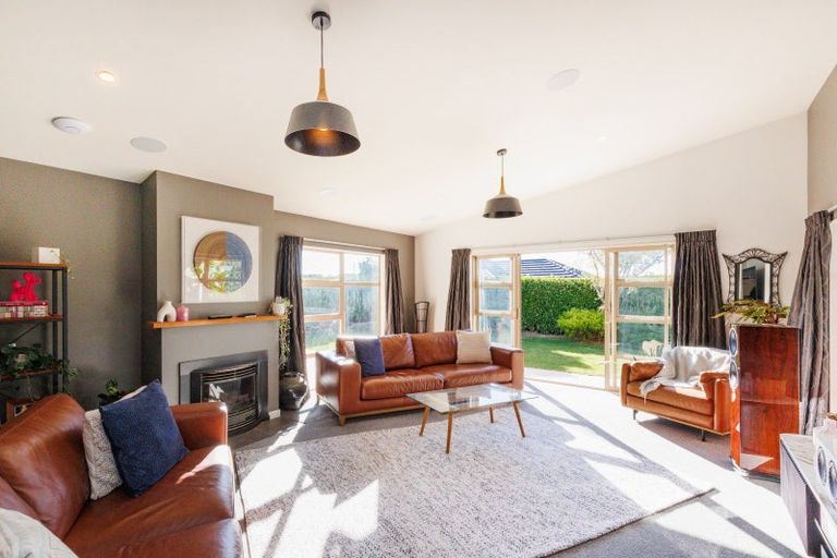 Photo of property in 165 Pacific Drive, Fitzherbert, Palmerston North, 4410