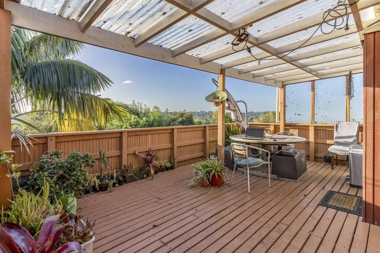 Photo of property in 342 Glenfield Road, Glenfield, Auckland, 0629