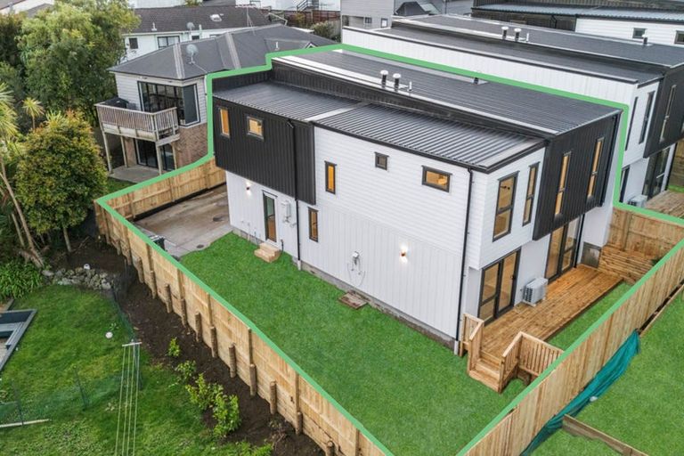 Photo of property in 69b Chivalry Road, Glenfield, Auckland, 0629