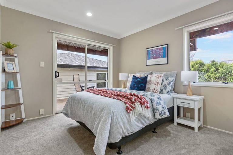 Photo of property in 4 Worthington Place, West Harbour, Auckland, 0618