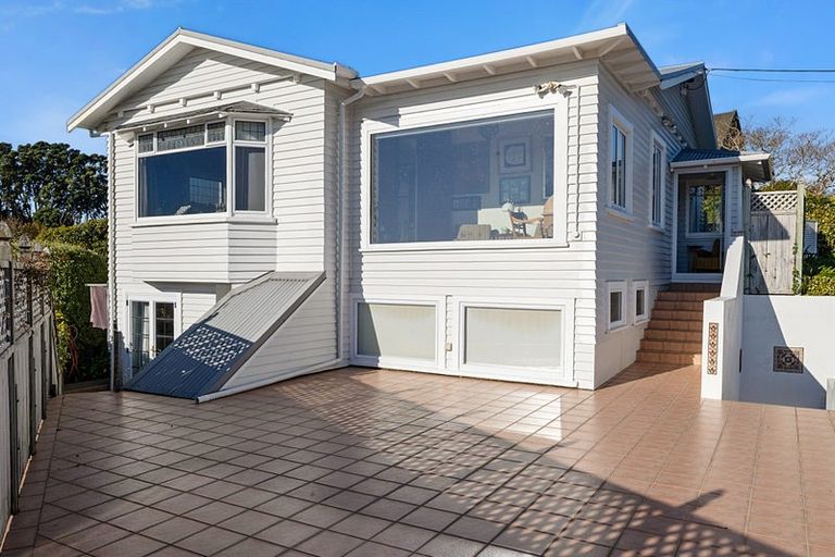 Photo of property in 41 Cameron Street, New Plymouth, 4310