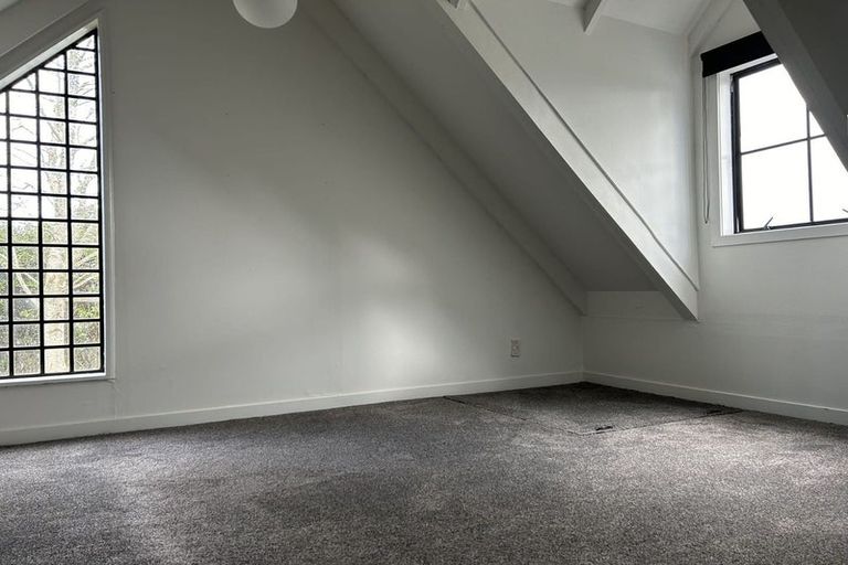 Photo of property in 59 Chamberlain Road, Bombay, 2675