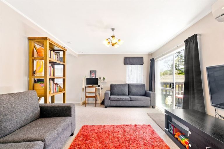 Photo of property in 1/12 Borich Road, Sunnyvale, Auckland, 0612