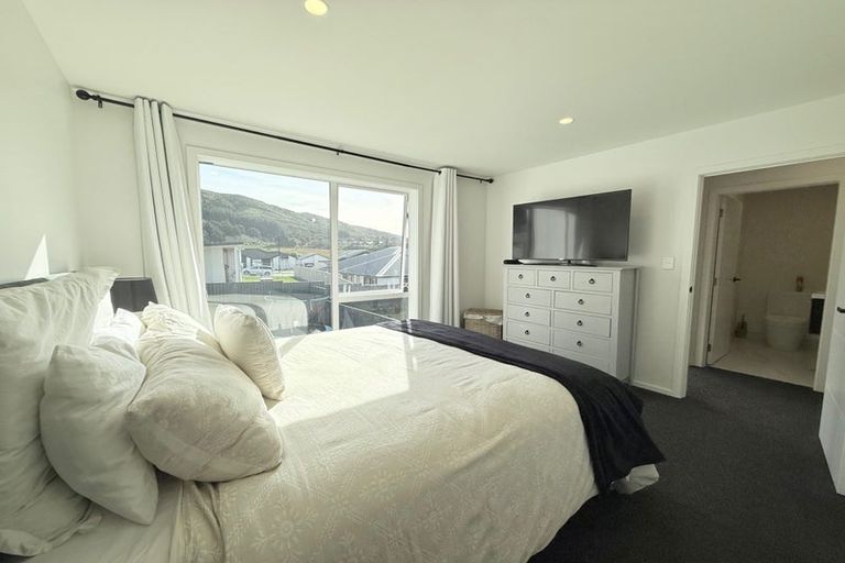Photo of property in 77 Hokioi Drive, Kenepuru, Porirua, 5022