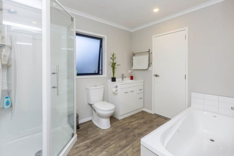 Photo of property in 123 Riverstone Drive, Riverstone Terraces, Upper Hutt, 5018