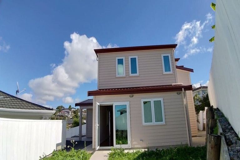 Photo of property in 36 Trias Road, Totara Vale, Auckland, 0629