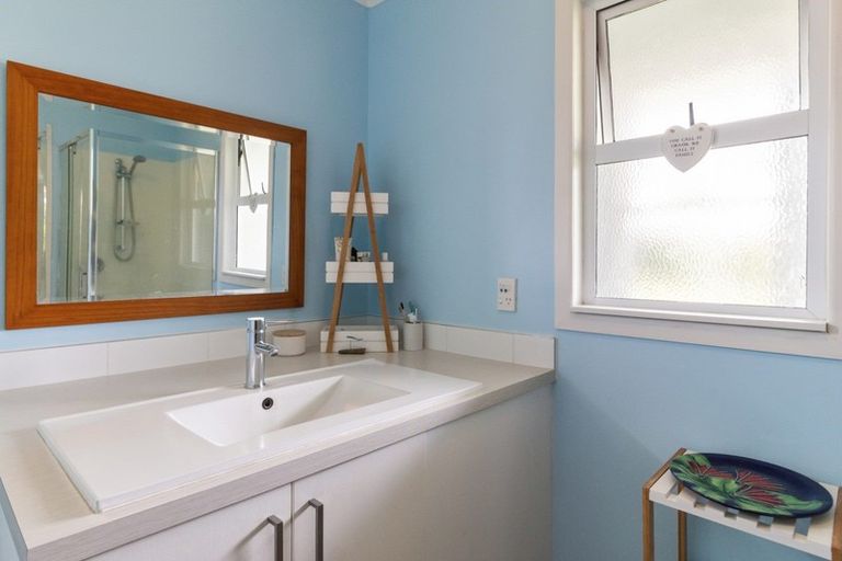 Photo of property in 38 Omokoroa Road, Omokoroa, 3114