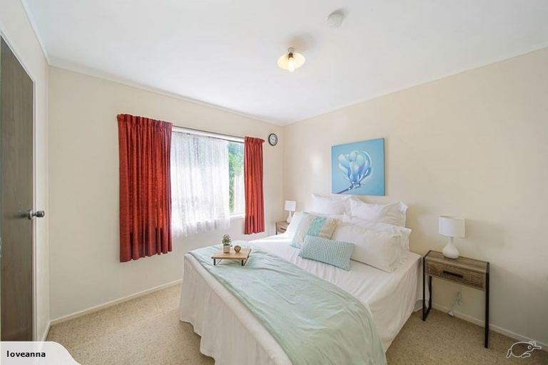 Photo of property in 16 Ransom Smyth Drive, Goodwood Heights, Auckland, 2105