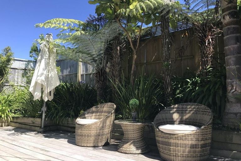 Photo of property in 24 Kiteroa Terrace, Rothesay Bay, Auckland, 0630