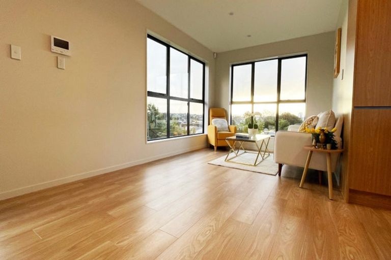 Photo of property in 10f Robert Burke Place, Henderson, Auckland, 0612