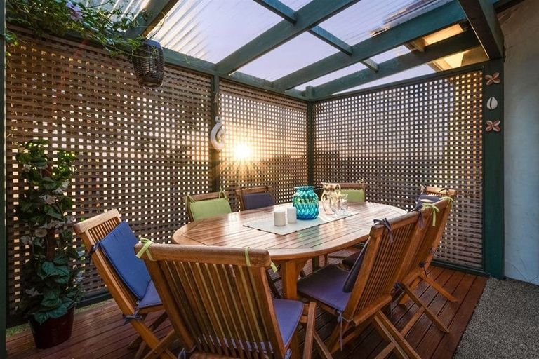 Photo of property in 100 Becroft Drive, Forrest Hill, Auckland, 0620