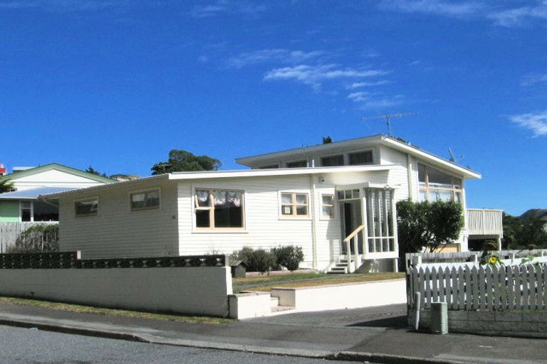Photo of property in 46 Witham Street, Island Bay, Wellington, 6023