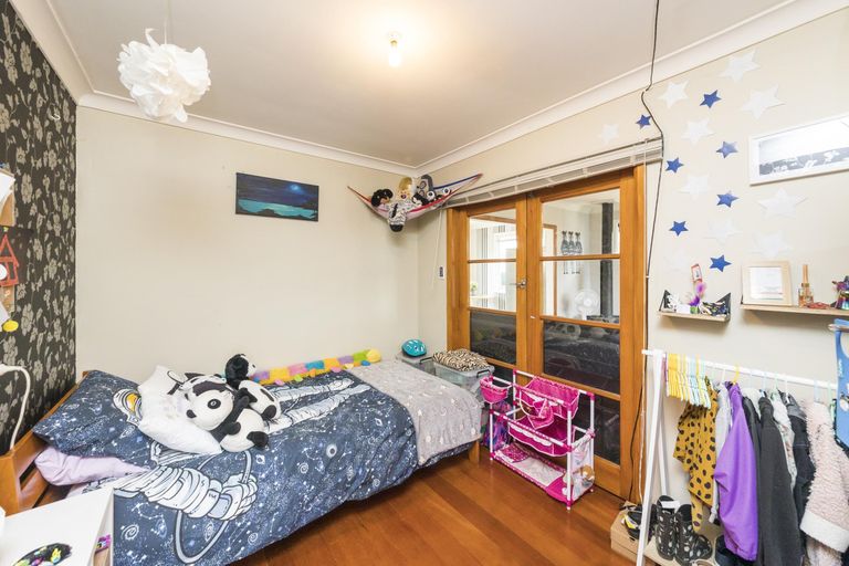 Photo of property in 17 Liverpool Street, Takaro, Palmerston North, 4412