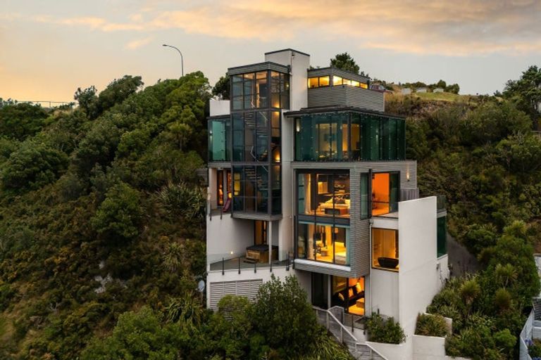 Photo of property in 34 Lookout Road, Roseneath, Wellington, 6021