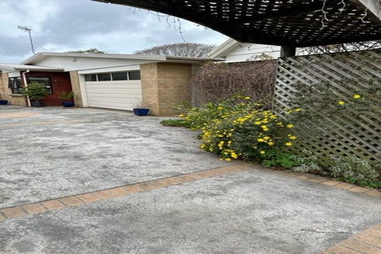 Photo of property in 1a Bathurst Street, Silverstream, Upper Hutt, 5019