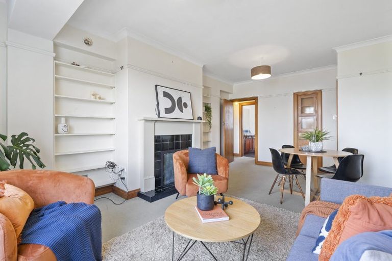 Photo of property in Owd Trafford Flats, 17 Brougham Street, Mount Victoria, Wellington, 6011