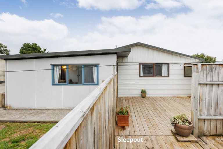 Photo of property in 17 Pinedale Parade, Milson, Palmerston North, 4414