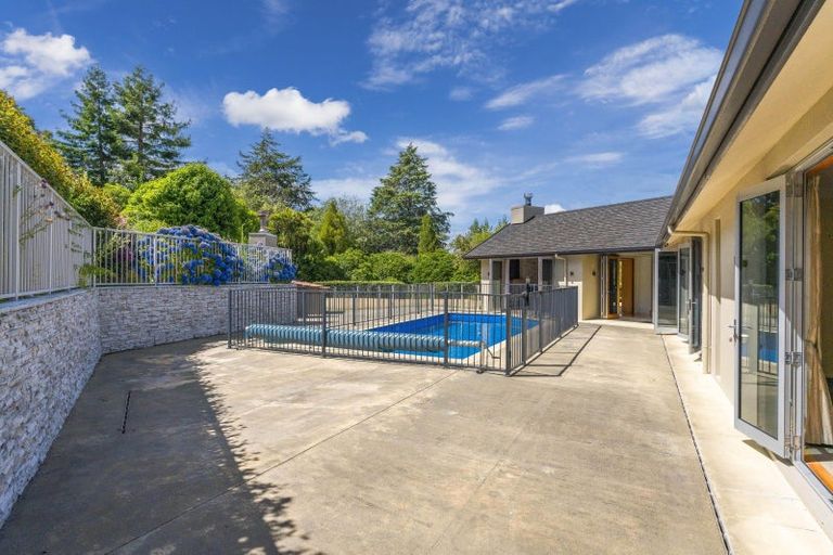 Photo of property in 5 Cameron Drive, Acacia Bay, Taupo, 3385