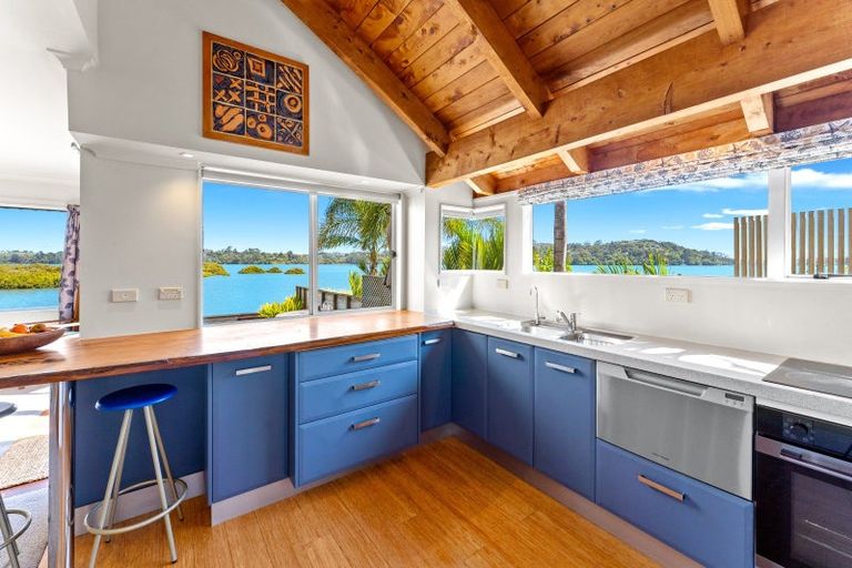 Photo of property in 38 The Terrace, Herald Island, Auckland, 0618
